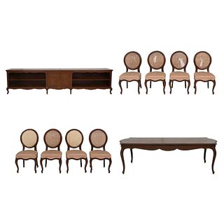 Comedor. Siglo XX. Talla en madera. Consta de: Mesa, 8 sillas y trinchador. 91 x 390 x 58 cm  Piezas: 10