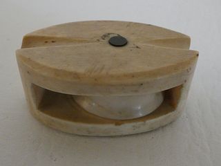 WHALE TOOTH PULLEY BLOCK