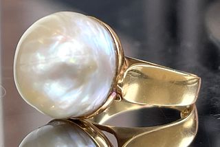 18K Yellow Gold and Mabe Pearl Modernist Ring