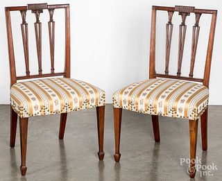 Pair of New York Hepplewhite walnut side chairs