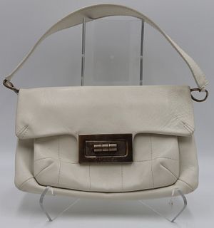 COUTURE. Chanel White Leather Shoulder Bag.