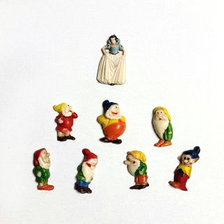 RARE SET OF REALISTIC SNOW WHITE & THE 7 DWARF BUTTONS