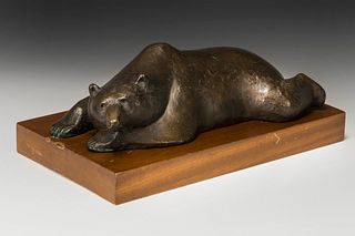 JOSEP CAÑAS I CAÑAS (Banyeres del Penedés, Tarragona, 1905 - El Vendrell, Tarragona, 2001).
"Bear lying down."
Bronze sculpture on a wooden base.
Sign