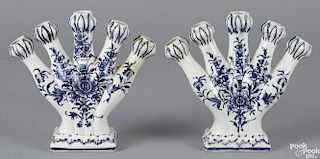 Pair of Worcester Dr. Wall quintal vases, late 18th c., 7'' h.