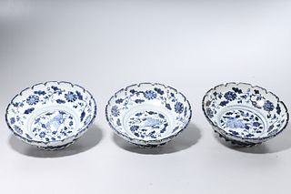 Group of Three Chinese Ming-Style Porcelain Bowls