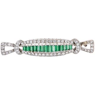 BROOCH WITH EMERALDS AND DIAMONDS IN PALLADIUM SILVER 14 Rectangular cut emeralds ~2.50 ct and 64 Diamonds (different cuts)