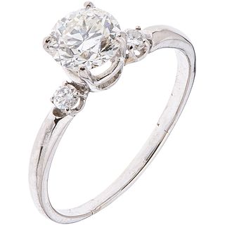 RING WITH DIAMONDS IN 14K WHITE GOLD 1 Brilliant cut diamonds ~1.20 ct Clarity: VS2 and 2 Swiss cut diamonds ~0.10 ct