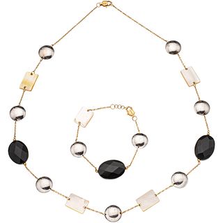 SET OF NECKLACE AND BRACELET WITH ONYX AND MOTHER OF PEARL IN WHITE AND YELLOW 14K GOLD 3 Onyx applications and 5 of mother of pearl