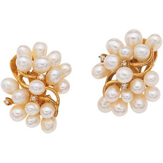 PAIR OF EARRINGS WITH CULTURED PEARLS AND DIAMONDS IN 14K YELLOW GOLD 6 Brilliant cut diamonds ~0.06 ct