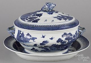 Chinese export porcelain Nanking tureen, cover, and undertray, early 19th c., 9'' h., 13 1/4'' w.