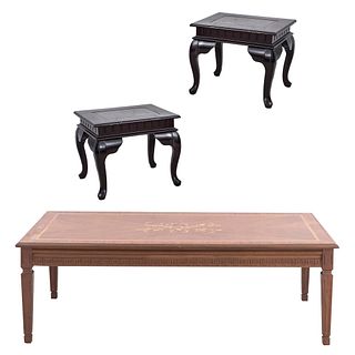 Lote de 3 mesas. SXX. Diferentes diseños. Consta de: Mesa de centro y par de mesas laterales. 39 x 120 x 61 cm