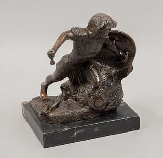 Caballero jaguar con chimalli. Siglo XX. Fundición en bronce con base de mármol negro.