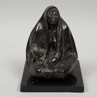 JORGE LUIS CUEVAS. Sin título.  Escultura en bronce. Firmada y fechada 91.  Serie III/ X.  Con base de mármol negro. 18 cm altura.