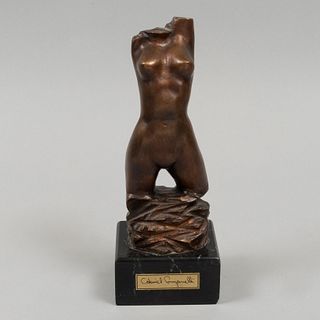 GABRIEL PONZANELLI. Torso femenino. Fundición en bronce. Firmada y con placa de referencia. Con base de mármol negro. 17 cm altura.