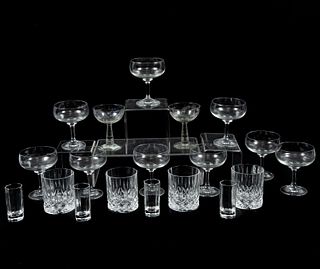 Lote mixto de cristalería. Italia, Francia y México. SXX Elaborados en cristal. Consta de: 12 vasos old fashioned. Otros.