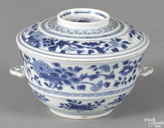 Chinese Kangxi period blue and white porcelain porringer, 4 1/2'' h.