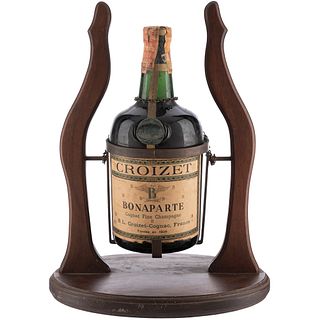 Croizet. Bonaparte. Cognac. France. En presentación de 1.85 lt. Con columpio de metal y base de madera.
