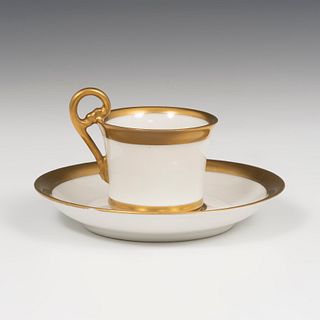 VIVIEN LEIGH. 
Coffee cup and saucer, ca. 1950. 
White porcelain decorated with fine gold.
