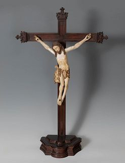 Indo-Portuguese school, XVII century.
"Crucified Christ".
Carved ivory, polychrome and gilded details.
Cross in carved wood.
Attached CITES.