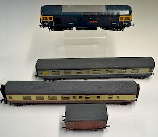 Lima Large 0 Gauge Engine and Coaches including D6524 engine, 34100 and 15867 coaches, plus 1x other
