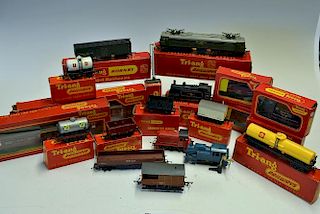 Large Selection of Tri-ang Railway Locomotives, Coaches Rolling Stock and Track to include R351 Co-