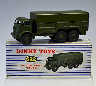 Dinky Toys 10- Ton Army truck No.622 (Foden) in good condition with driver and in original box (writ