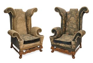 Pair of armchairs. England, late 19th century. 
Upholstery in fabric.