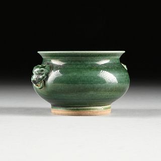 A MING DYNASTY STYLE GREEN GLAZED PORCELAIN CENSER, POSSIBLY QING DYNASTY (1644-1912), 