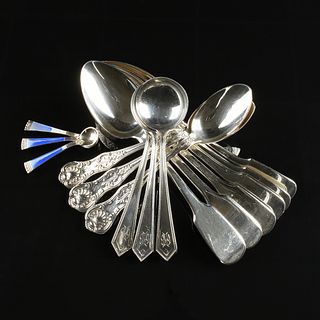 A GROUP OF FIFTEEN VARIOUS STERLING SILVER SPOONS, 19TH/20TH CENTURIES,