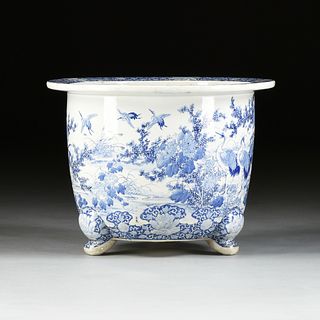 A CHINESE BLUE AND WHITE PORCELAIN TRIPOD JARDINIÃˆRE, LATE 20TH CENTURY,