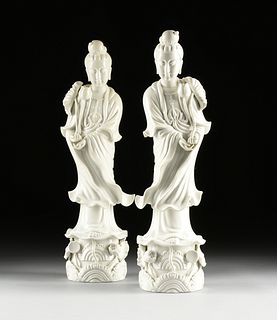 A PAIR OF QING DYNASTY STYLE BLANC DE CHINE PORCELAIN GUANYIN FIGURES, 19TH/20TH CENTURY, 