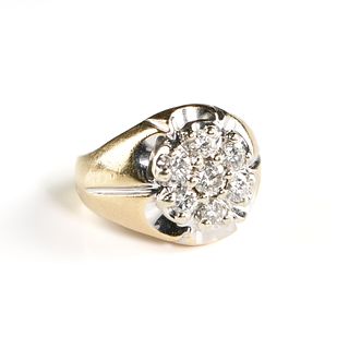 A GENTLEMAN'S 14K YELLOW AND WHITE GOLD AND DIAMOND RING, 