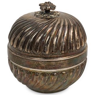 900 Silver Round Covered Box