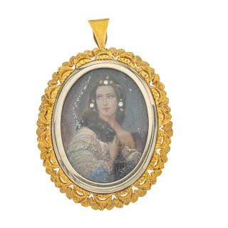 Prendedor vintage con diamantes y miniatura pintada a mano en oro amarillo de 14k y 18k. Imagen de una dama. Peso: 9.6 g.