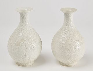 Good Pair of Chinese Porcelain Vases