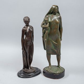 Lote de 2 esculturas. Maternidad y Venus. Fundición en bronce. 1 con pátina verde y base de mandera. Detalles de conservació...