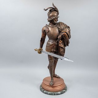 ANÓNIMO. Siglo XX. Conquistador. Fundición en metal patinado. Con base de mármol jaspeado y espada de bronce con filo de acero. 72 cm