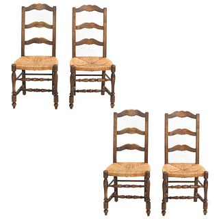 Lote de 4 sillas. Francia. SXX. En talla de madera de roble. Con respaldos semiabiertos y asientos en tapicería color verde.