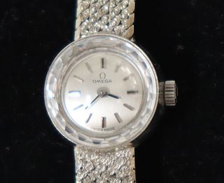Vintage 18K Omega Gold Ladies Watch