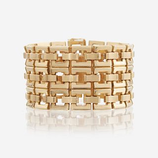 An eighteen karat gold bracelet