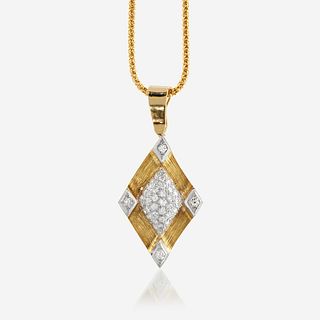 An eighteen karat gold and diamond pendant necklace