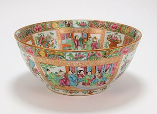 Chinese Qing Dynasty Rose Medallion Center Bowl