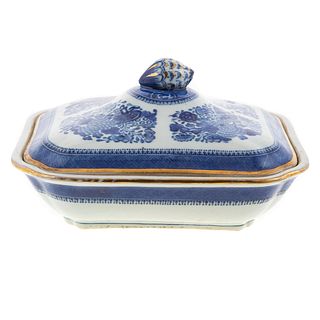 Chinese Export Blue Fitzhugh Covered Dish