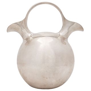 JUG WITH TWO PEAKS, SILVER, TANE MEXICO, 20TH CENTURY Weight: 752 g 9.4" (24 cm) in height