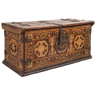 TRUNK SPAIN, EARLY 20TH CENTURY Decorated with inked floral, plant and animal motifs. 41.7 x 19.2" (106 x 49 cm)