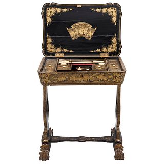 SEWING TABLE 19TH CENTURY CHINESE STYLE In carved and lacquered wood with golden floral details. 27.9 x 24.8 x 15.7" (71 x 63 x 40 cm)