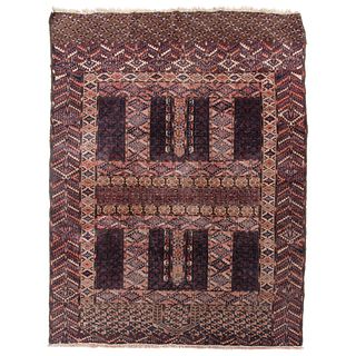 TEKKE RUG 20TH CENTURY Made of wool fibers with natural dyes. Decorated with geometric motifs. 62.9 x 49.2" (160 x 125 cm)