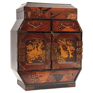 BUREAU SECRETAIRE FRANCE, 19TH CENTURY Chinese style Lacquered and marqueted wood. 14.9 x 11.6 x 5.3" (38 x 29.5 x 13.5 cm)