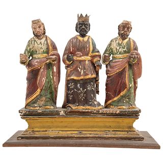 THREE WISE MEN MEXICO, 19TH CENTURY Carved and polychrome wood Conservation details. 15.7 x 14.5" (40 x 37 cm)