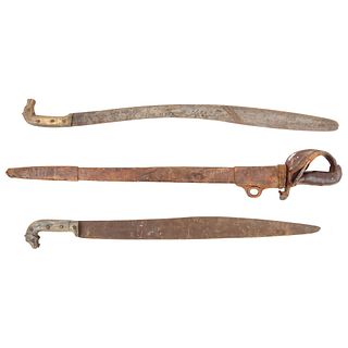 LOT OF TWO MACHETES AND SWORD 19TH CENTURY Made in iron Conservation details, Machete 1: 26.1" (66.5 cm) Machete 2: 23.6" (60 cm)